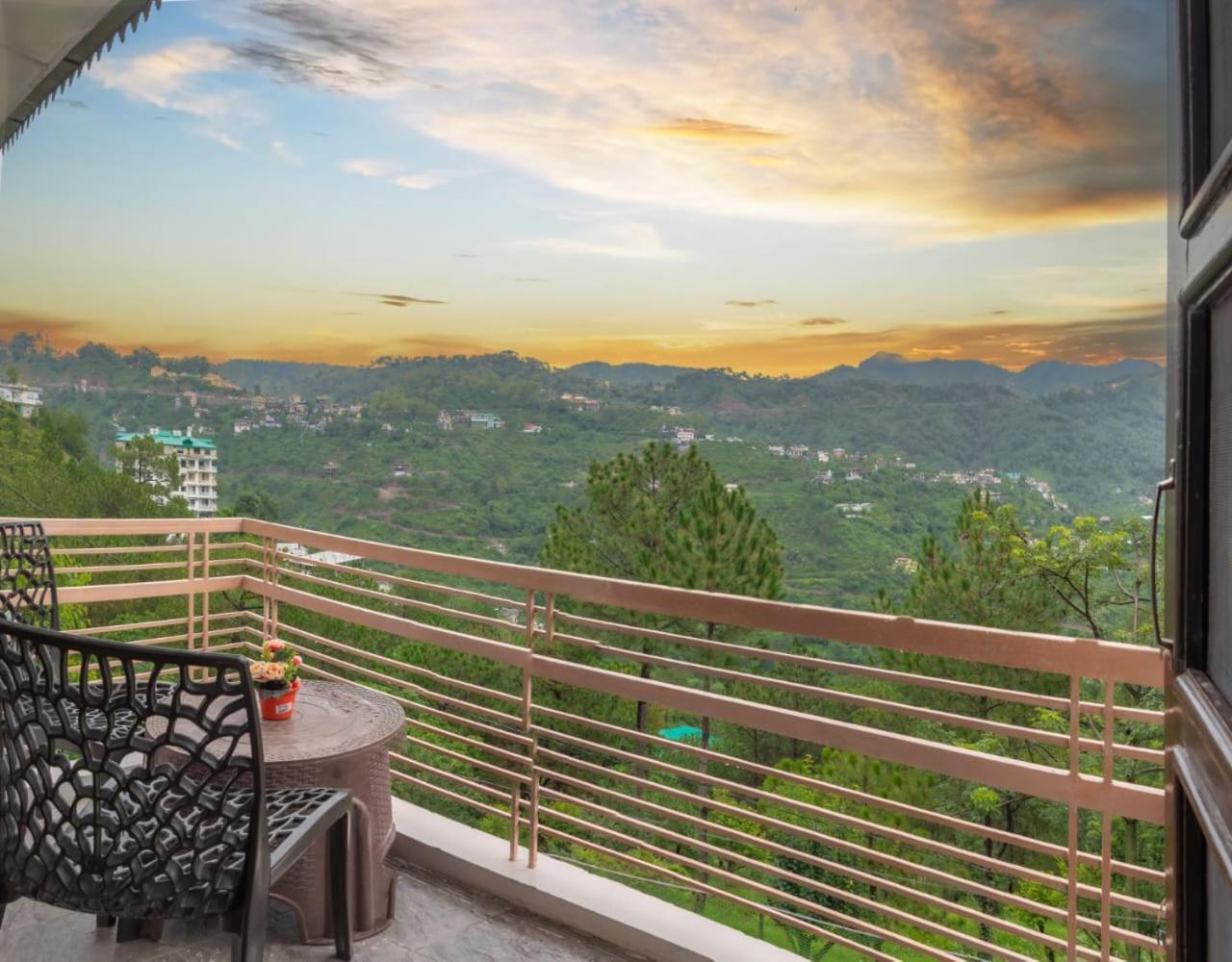 Host Jatin Kasauli Pine Villa 7Oi827O7O3 Kültér fotó